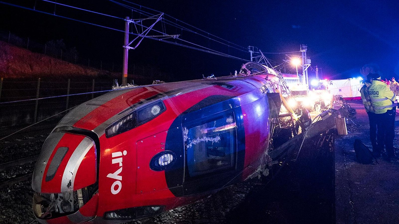 El número de fallecidos en el accidente de Adamuz se eleva a 45 tras la recuperación de dos cuerpos sin vida.