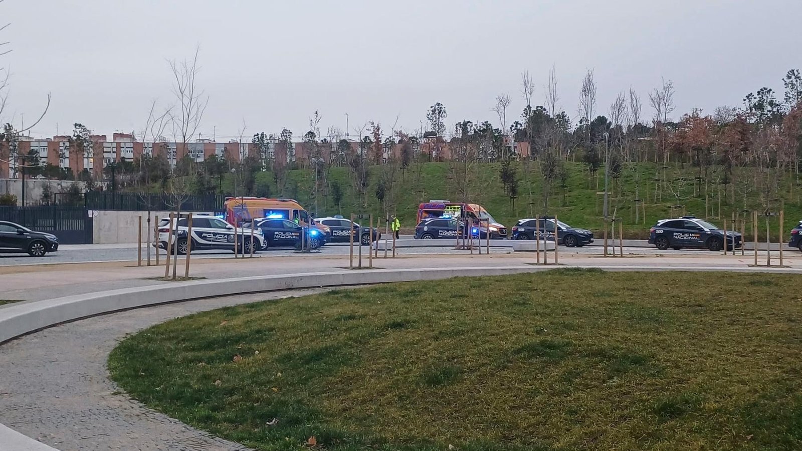 Encuentran en Madrid Río el cadáver de una persona con evidentes signos de violencia.