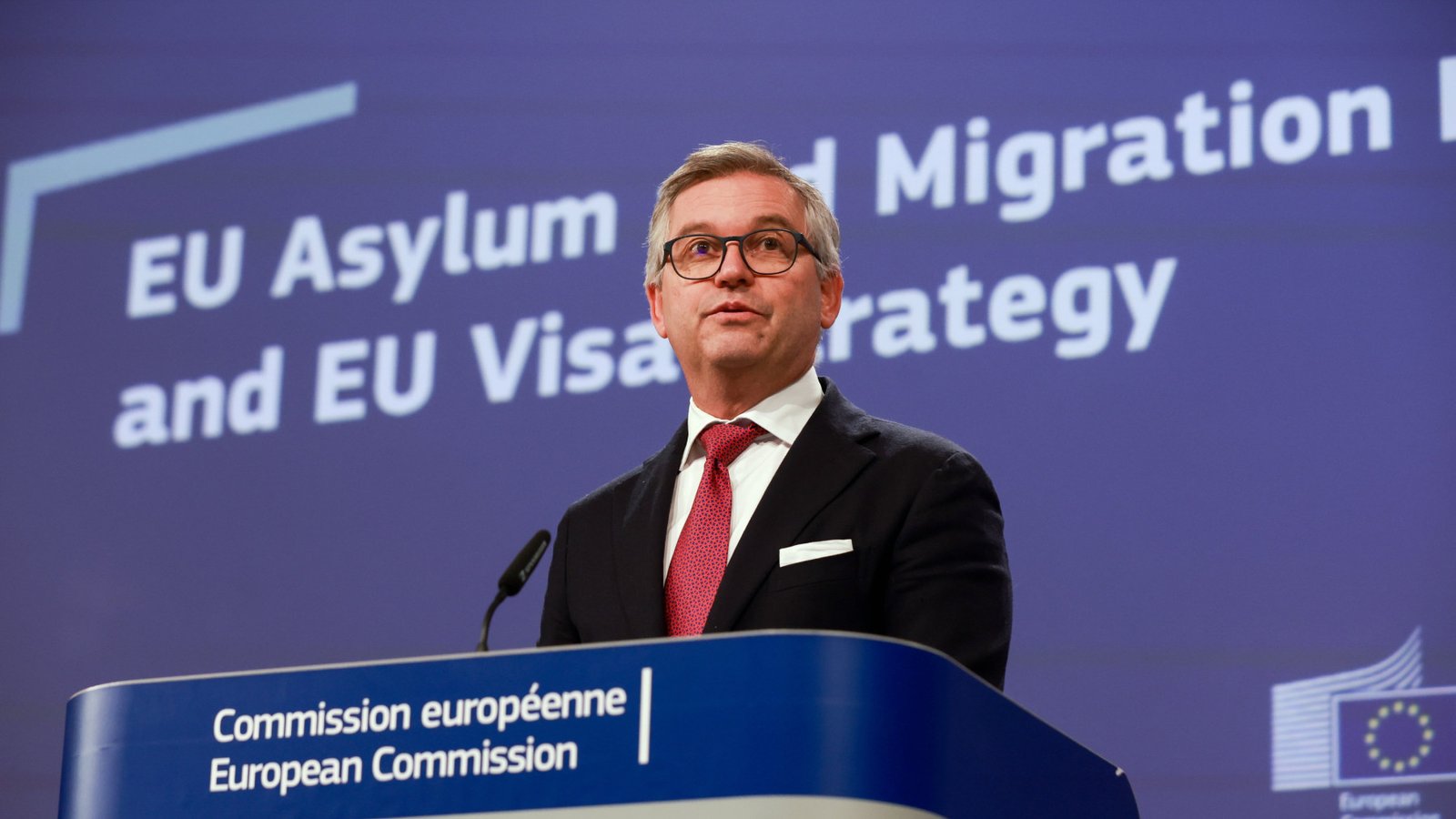 Bruselas avisa a España: la regularización masiva puede tener "consecuencias negativas" en la UE.