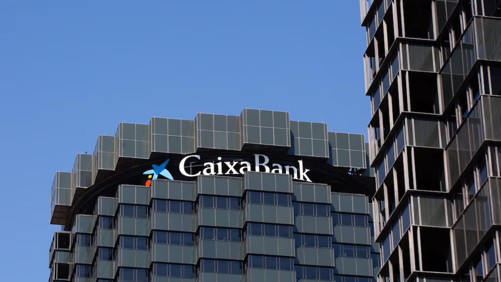 CaixaBank, líder en el ranking de reputación de empresas españolas de Forbes.
