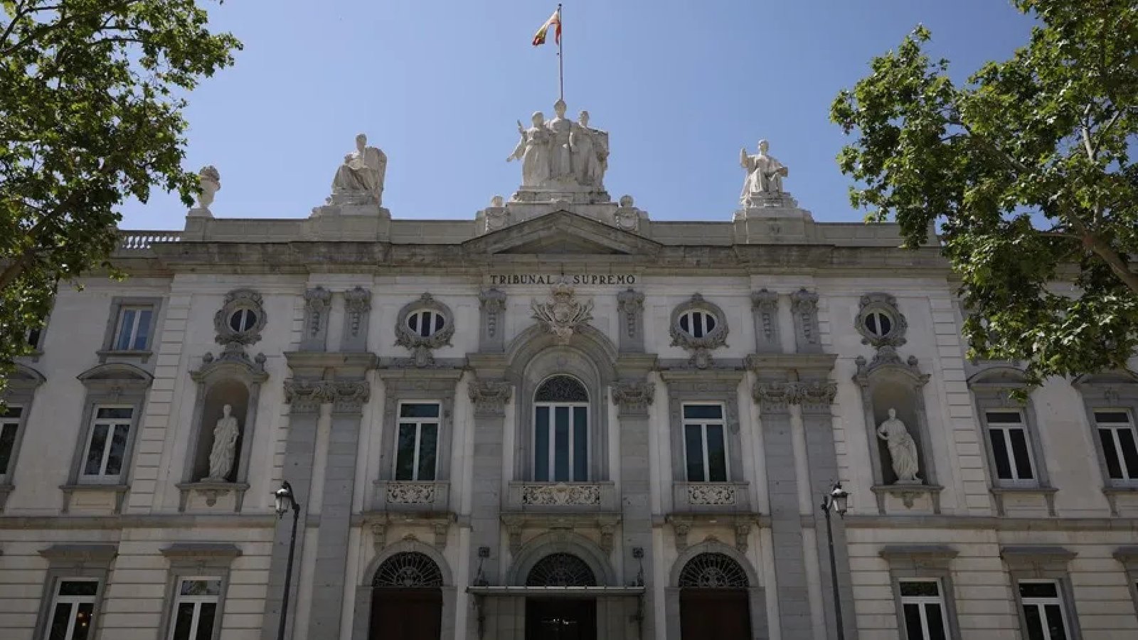 Sancionan a un guardia civil por emborracharse y hacerle 'un calvo' al escolta de Pedro Sánchez.