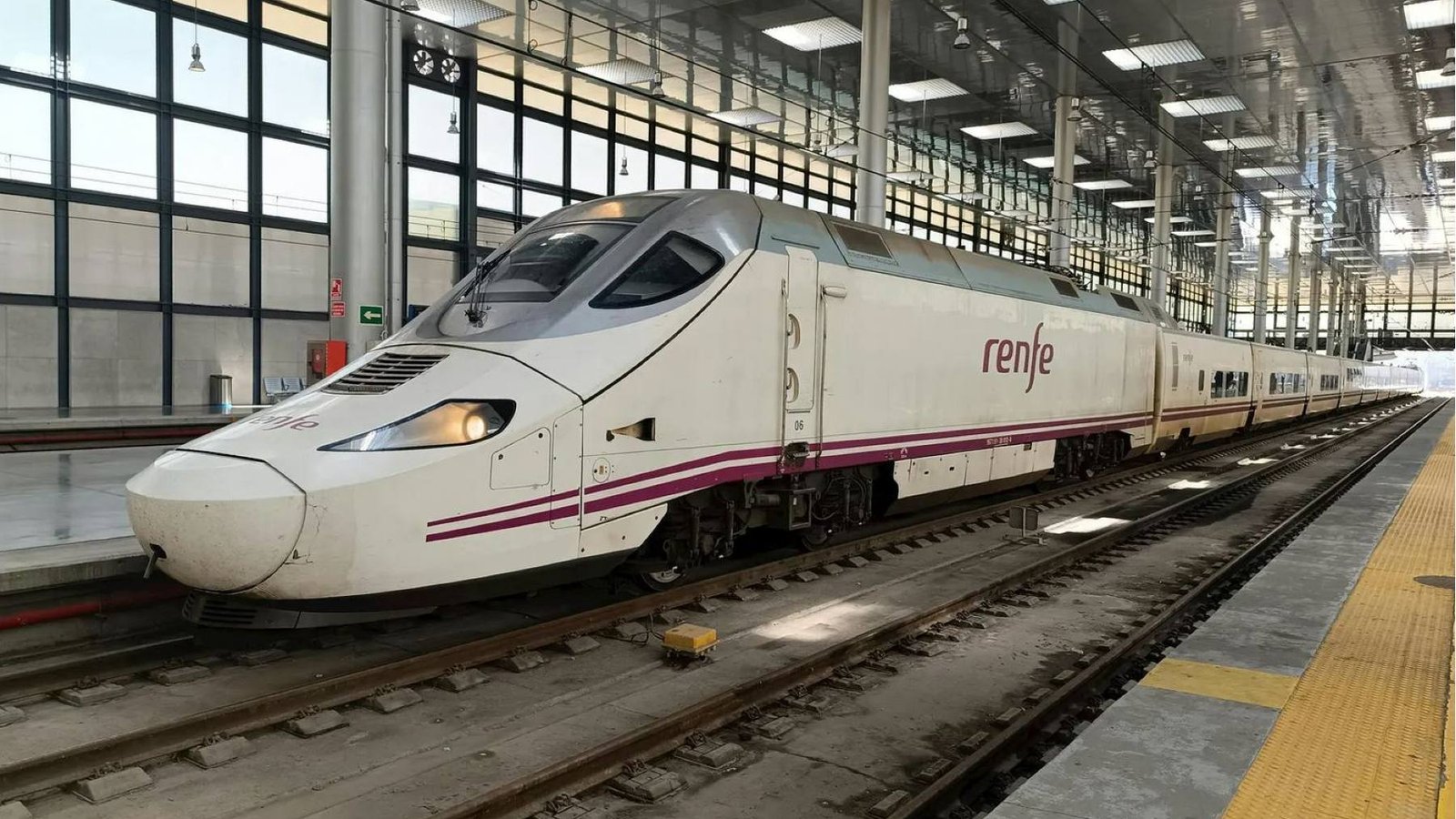 Renfe alerta a sus usuarios de que no indemnizará los retrasos que provoquen sus limitaciones de velocidad.