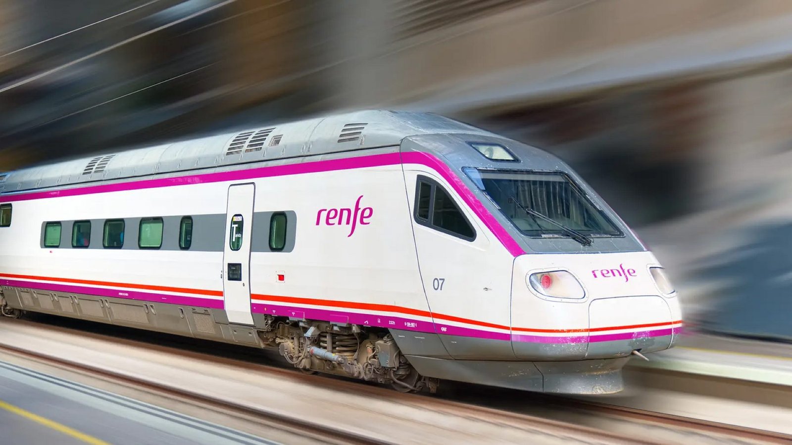 El viento para los trenes entre Valencia y Cataluña y 14 comunidades están en alerta por mal tiempo.