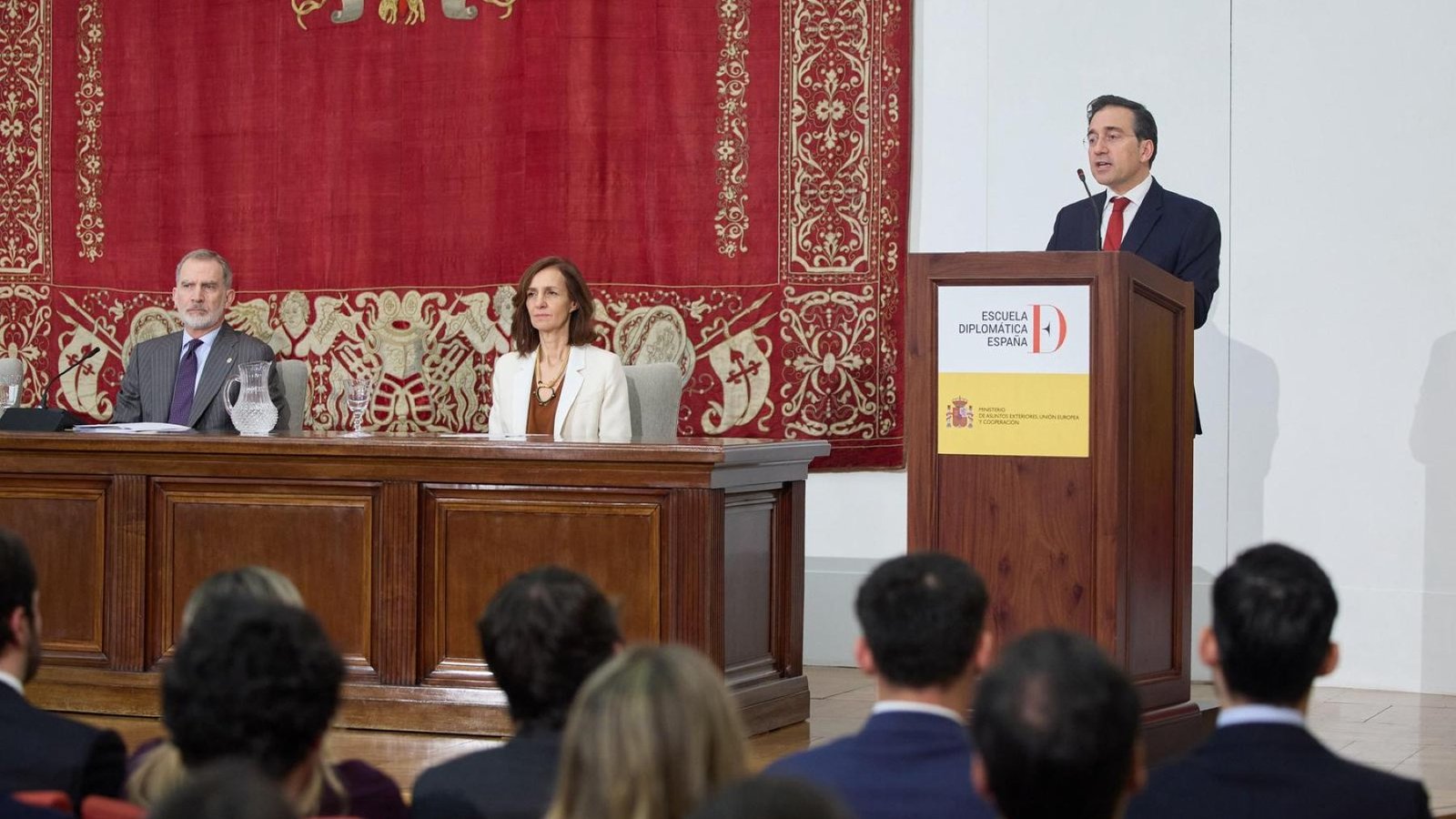 Confirmado: los bombardeos en Oriente Medio pillan a 30.000 españoles en la zona y España ya piensa en evacuarlos.