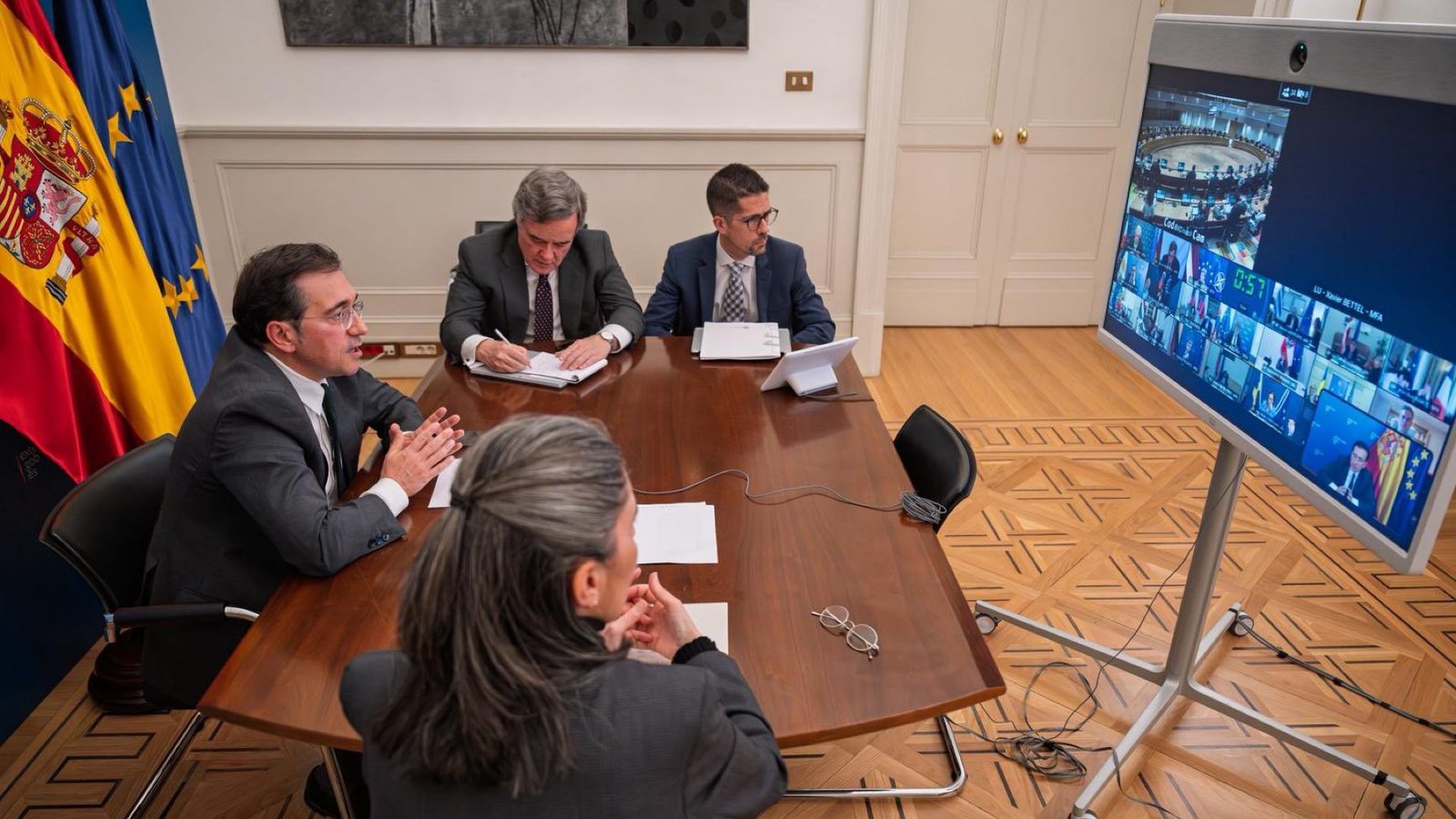 España prohíbe a Estados Unidos usar sus bases en Rota y Morón para atacar Irán... pero los aviones despegan igual.